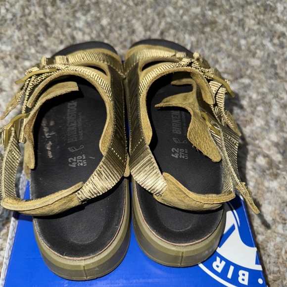 Birkenstock sandals men size 9 us. - Picture 9 of 11